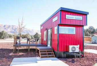 Ruby Red Tiny Home has Balcony rooms