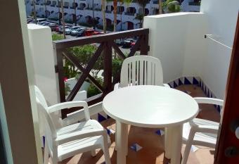 One bedroom appartement at Playa de la Americas 500 m away from the beach with sea view shared pool and furnished balcony has Balcony rooms
