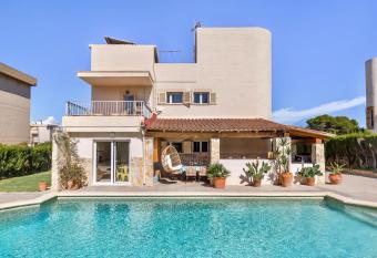 Villa Santa Lucia has Balcony rooms