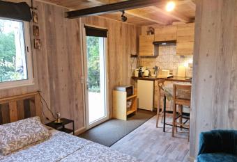Chez Annalice, studio dans le Parc Naturel du Haut-Languedoc allows 18 year olds to book a room