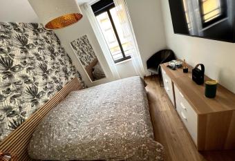 Chambre cosy, proche centre-ville et gare allows 18 year olds to book a room