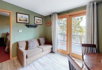 Cowboy Cabin White Wing Resort Cabin 9 has Balcony rooms