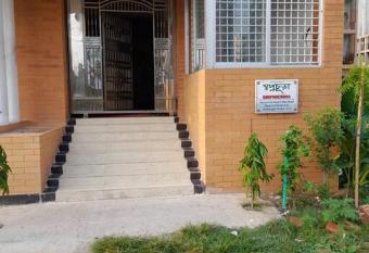 Full furnished flat 3big bedrooms, 3baths in Aftabnagar, Dhaka has rooms with a private hot tub