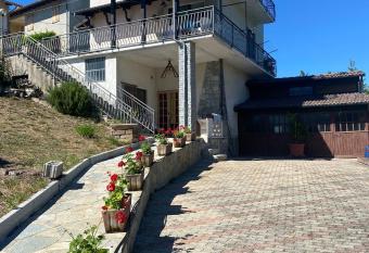 La ca dla Luciana has Balcony rooms