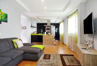 Atico Las Vegas has Balcony rooms