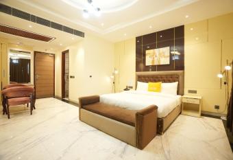 Lime Tree Hotel and Banquet Greater Noida has Balcony rooms