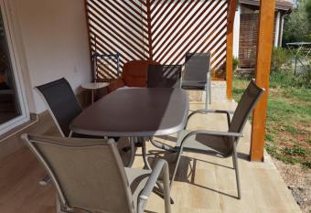 green garden has Balcony rooms