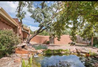 Come and enjoy Casita Los Sue  os near the Plaza! has Balcony rooms