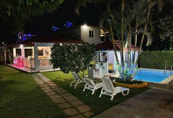 Villa Los Caciques By Hospedify - Hermosa Villa con Piscina, Billar, Zona de BBQ y Domino has Balcony rooms