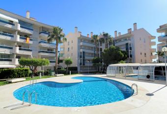 Apartamento moderno en el centro de El Albir has rooms with a private hot tub