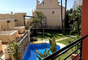 Studio Beach & Golf allows 18 year olds to book a room