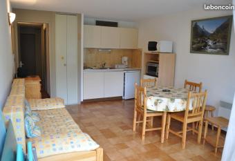 HOUNTANET appart 5 personnes vue montagne avec jardin has Balcony rooms