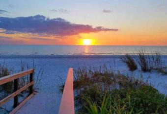 Central located to beautiful Saint Petersburg! allows 18 year olds to book a room