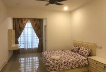 R&C Homestay 4 has Balcony rooms