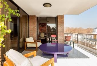 Piso frontal en la mejor calle de Mendoza! has Balcony rooms