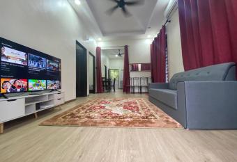 Ainaz Homestay Balik Pulau has Balcony rooms