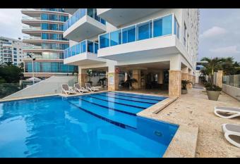 Apartamento luxury edificio sunshine zona morros has rooms with a private hot tub