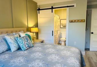 Classy Coastal - Boardwalk to the Beach, 3 pools, Tennis has Balcony rooms