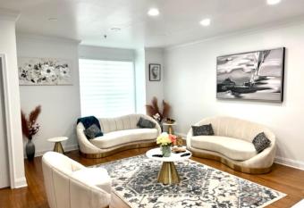 Luxury 3 Bedroom Town Home w/ Patio and Grill, 2 Car parking has Balcony rooms