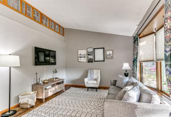 3100+ sq.ft., Sleeps 16, HUGE Outdoor Patio! has Balcony rooms