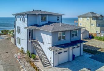 Lincoln Landing has Balcony rooms