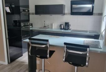 Le L  man Rose has Balcony rooms