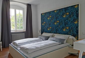 Klosterwirt Polling allows 18 year olds to book a room