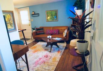 Boho-Chic Studio - Unit 1 has Balcony rooms