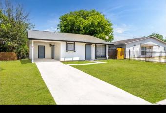 Stylish Sea world house w Arcade Games has Balcony rooms