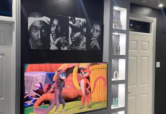 N Mac luxury apartment has Balcony rooms