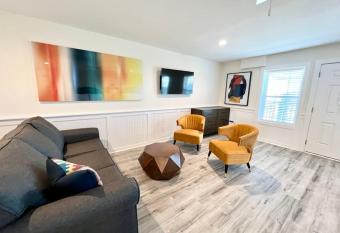 Saltwater 106 1st Floor Low Tide allows 18 year olds to book a room