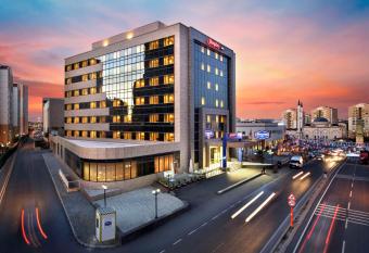 Hampton by Hilton Istanbul Kayasehir allows 18 year olds to book a room