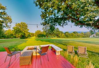 Mutton Hill has Balcony rooms