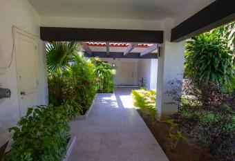   NUEVA! Bamboo EL PARA  SO (Luxury All Inclusive) has rooms with a private hot tub