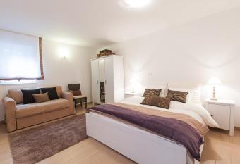 Effie Perine Apartments allows 18 year olds to book a room