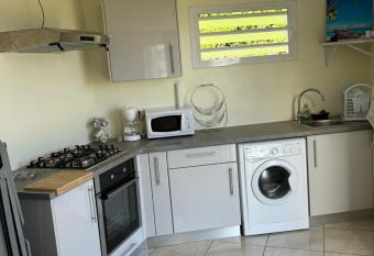 Goyave-Cerise allows 18 year olds to book a room