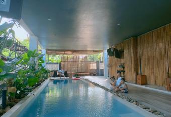 Nha Bong Villa allows 18 year olds to book a room