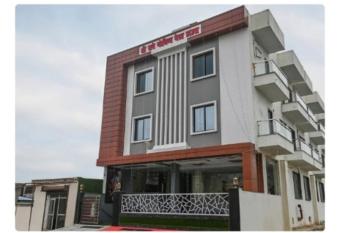SRI RADHE GOVIND INN GUEST HOUSE has Smoking/Balcony rooms
