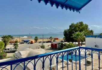 Maison Fatma Ezzahra has rooms with a private hot tub