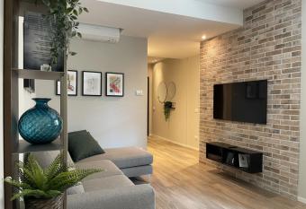 Casa Valla nuova e deliziosa dimora a Formigine allows 18 year olds to book a room