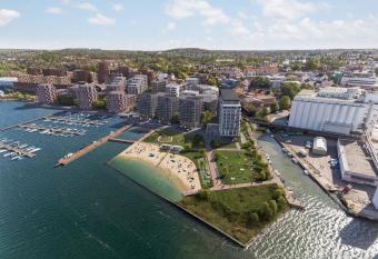 Hotel Riviera allows 18 year olds to book a room