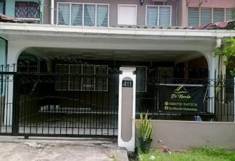 De Manda Homestay allows 18 year olds to book a room