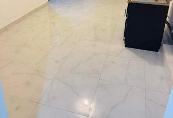 No tengo allows 18 year olds to book a room