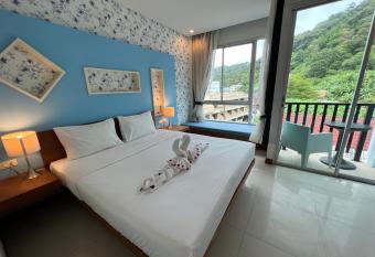 Natalie House Kata Beach has Balcony rooms