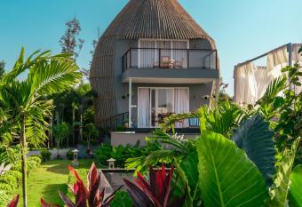 LOTUS VILLA has Balcony rooms