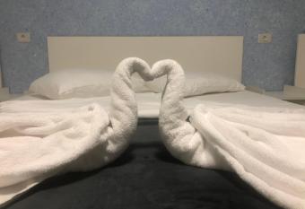 AmA29 allows 18 year olds to book a room