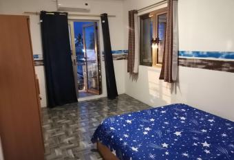 Holidays in Heaven 2-bedroom apartment newly refurbished- Min 2 Nights Requirement has Balcony rooms