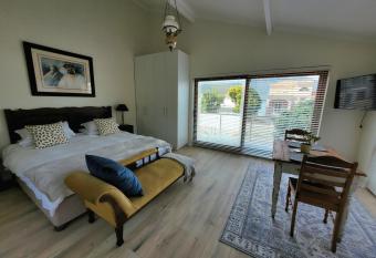 Leehaven Apartment allows 18 year olds to book a room