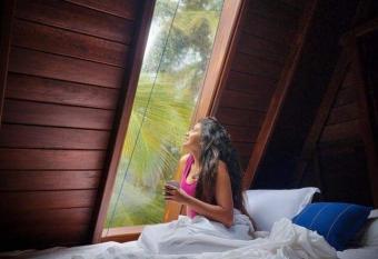 Sky View Cabin Unawatuna has Balcony rooms