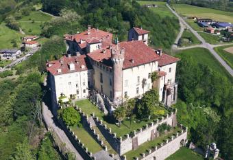 Castello di Castellengo allows 18 year olds to book a room